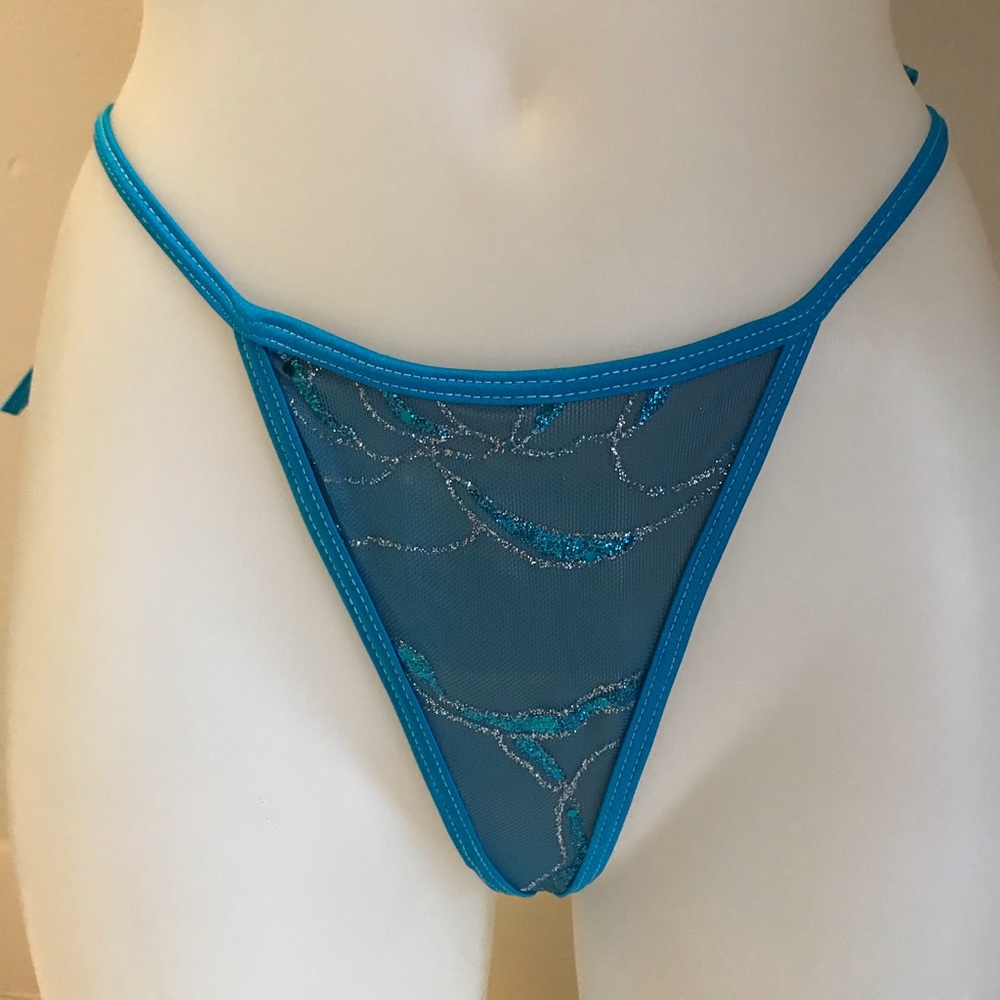 Bikini - Picture 3 of 7